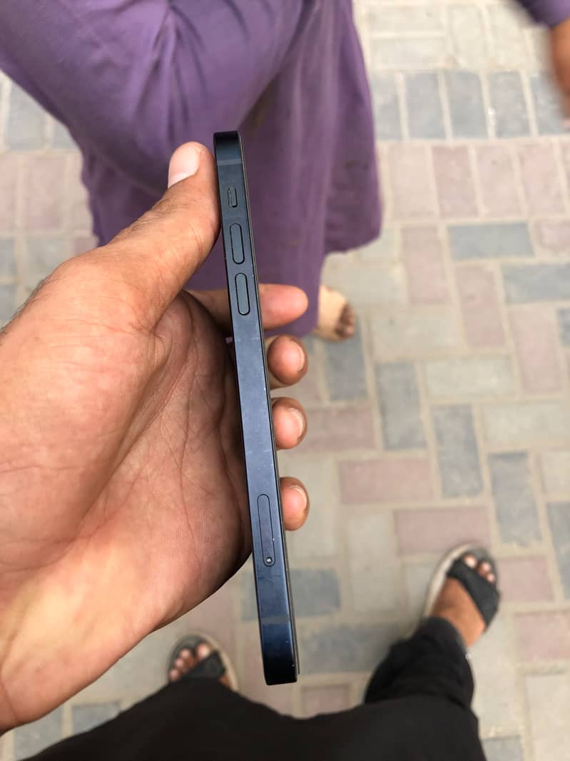 Apple iPhone 12 3