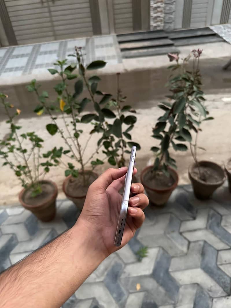 Apple iPhone 11 3