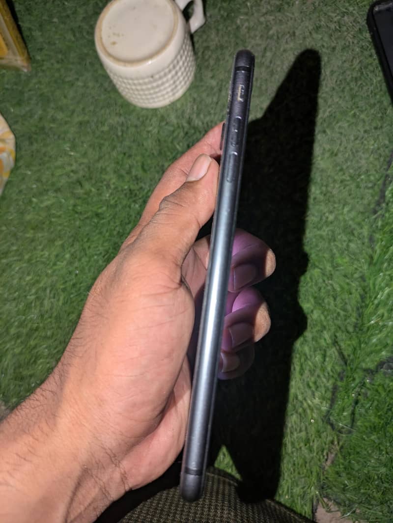 Apple iPhone 8 Plus 4