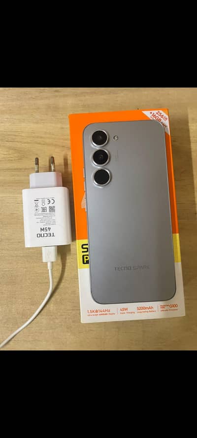 Tecno Spark 40 pro