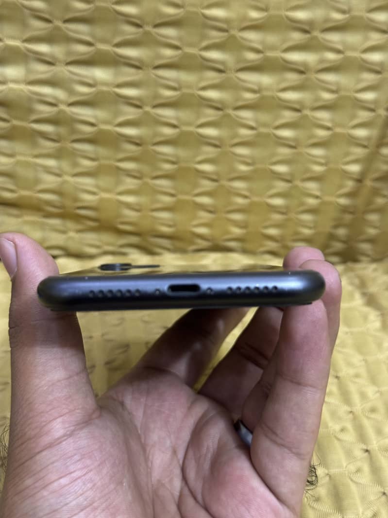 Apple iPhone 11 6