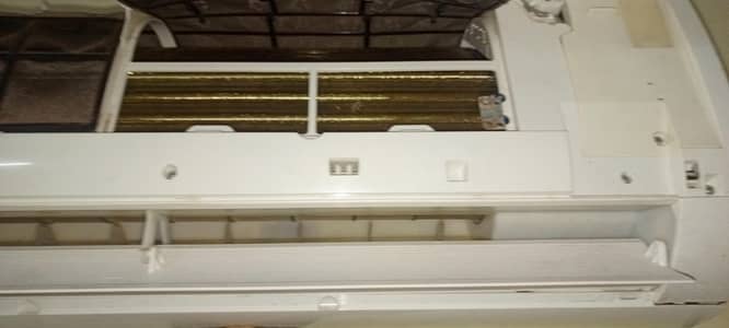 brand new ac hai 6 month use kia hai bs 10 of 10 condition 03112611669