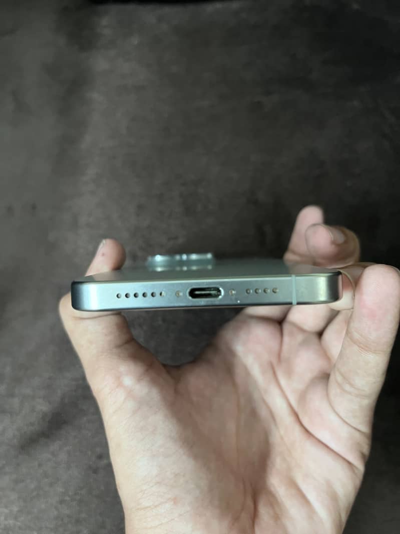 iPhone 15 Pro Max 6