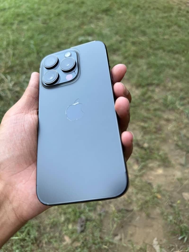 Apple iPhone 15 Pro 0