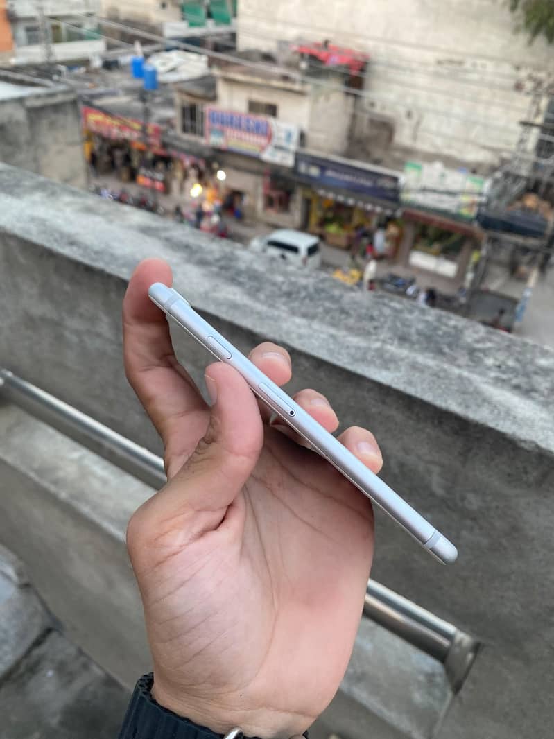Apple iPhone 7 3