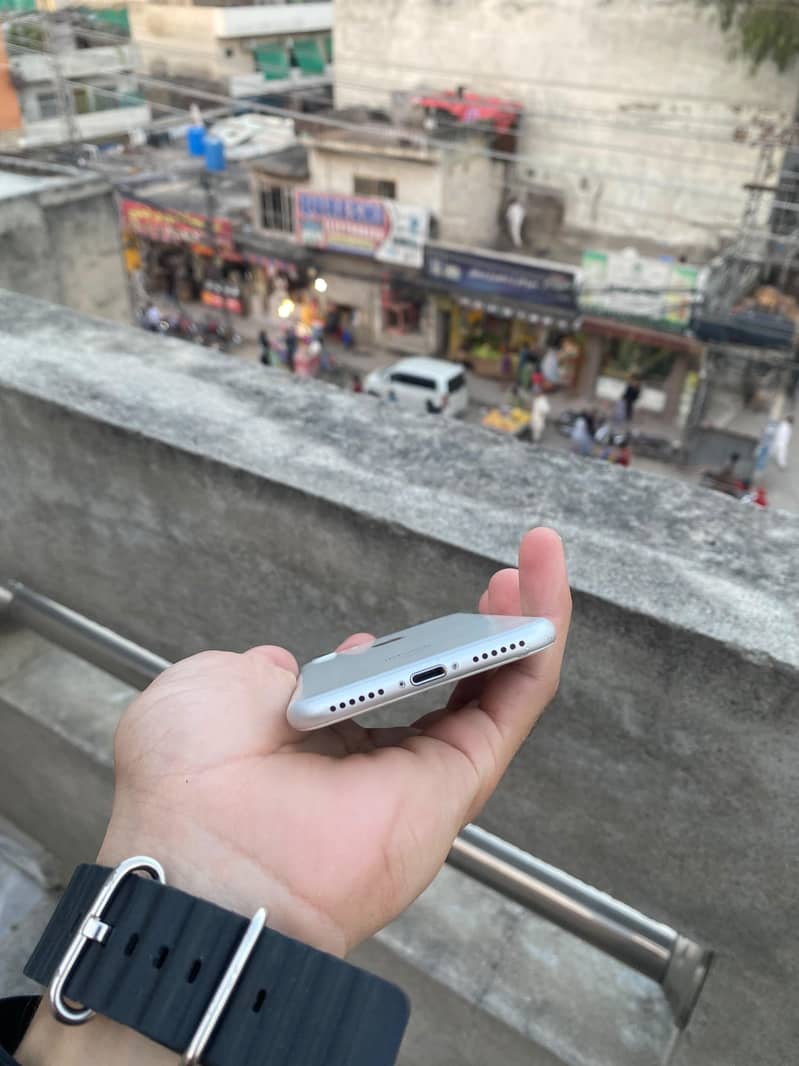Apple iPhone 7 4