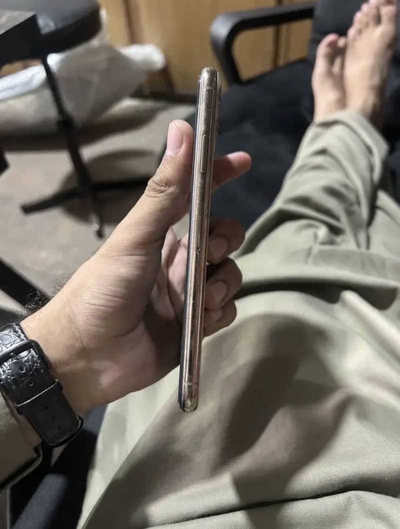 Apple iPhone 11 Pro Max 2