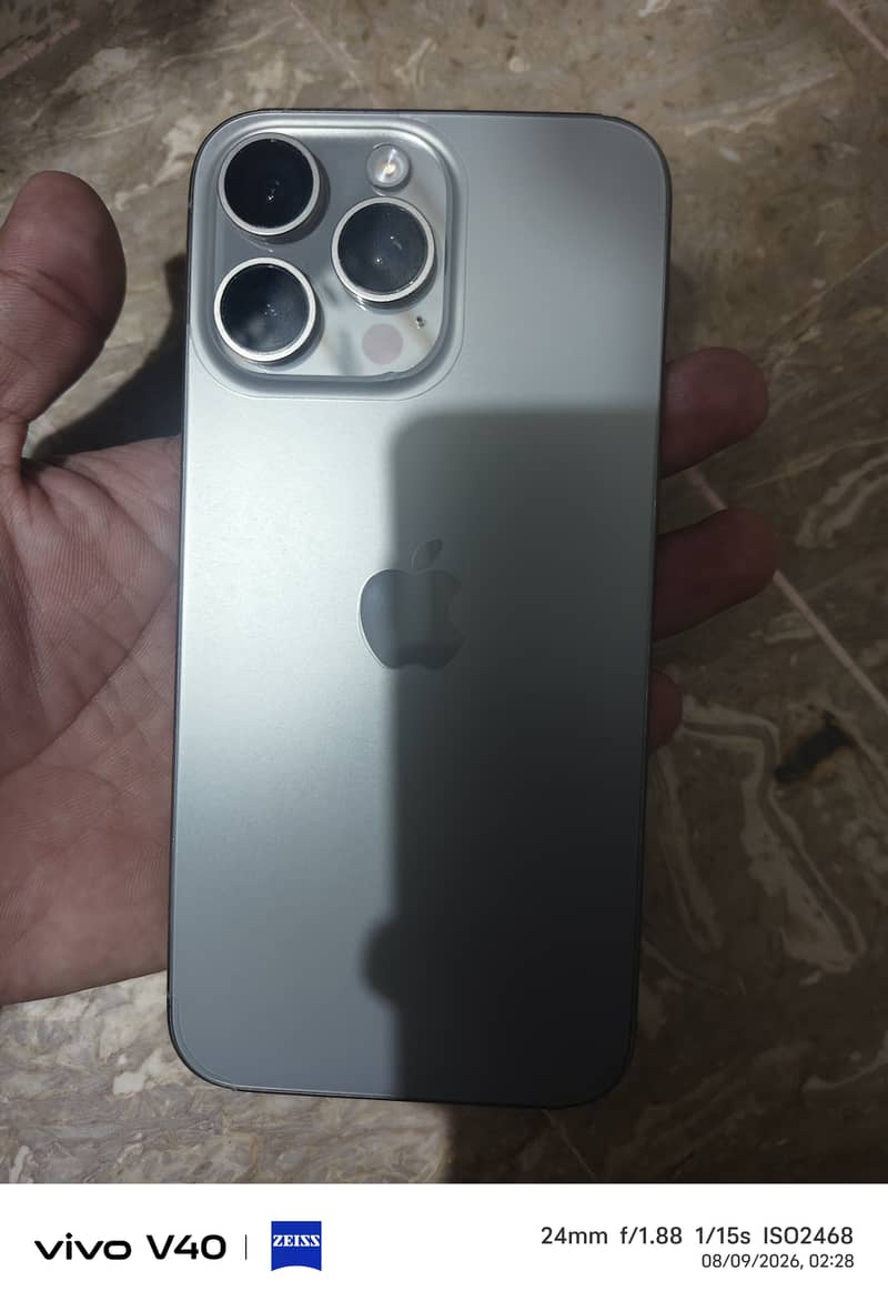 Apple iPhone 15 Pro Max 2