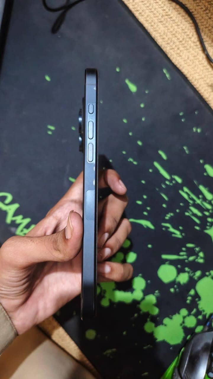 Apple iPhone 15 Pro Max 3