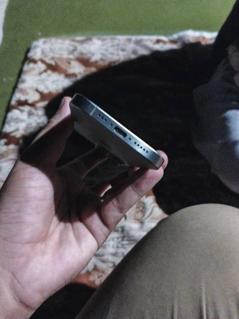 Apple iPhone 15 Pro 3