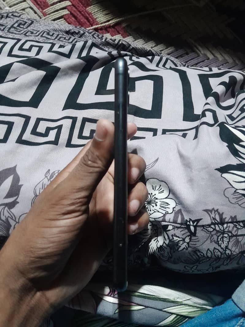 Apple iPhone 11 4