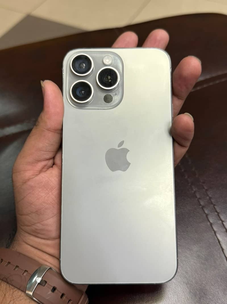Apple iPhone 15 Pro Max 0