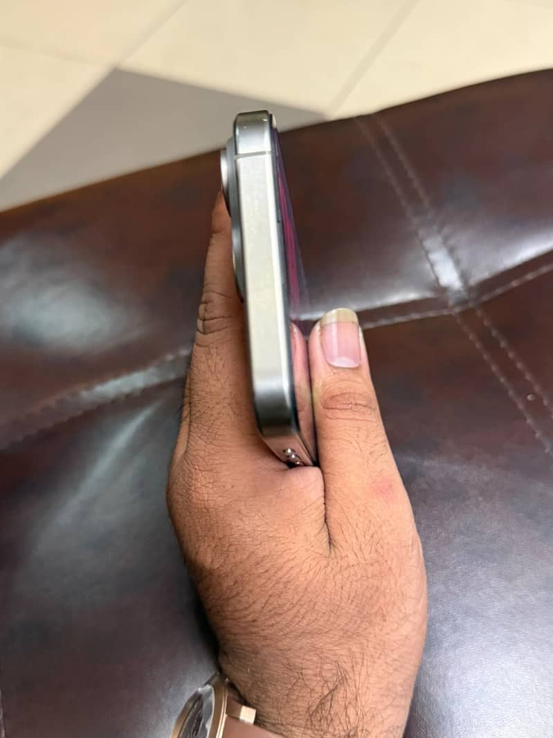 Apple iPhone 15 Pro Max 4