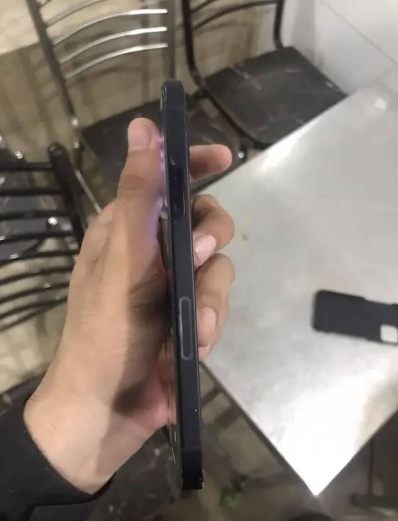 Apple iPhone 12 1