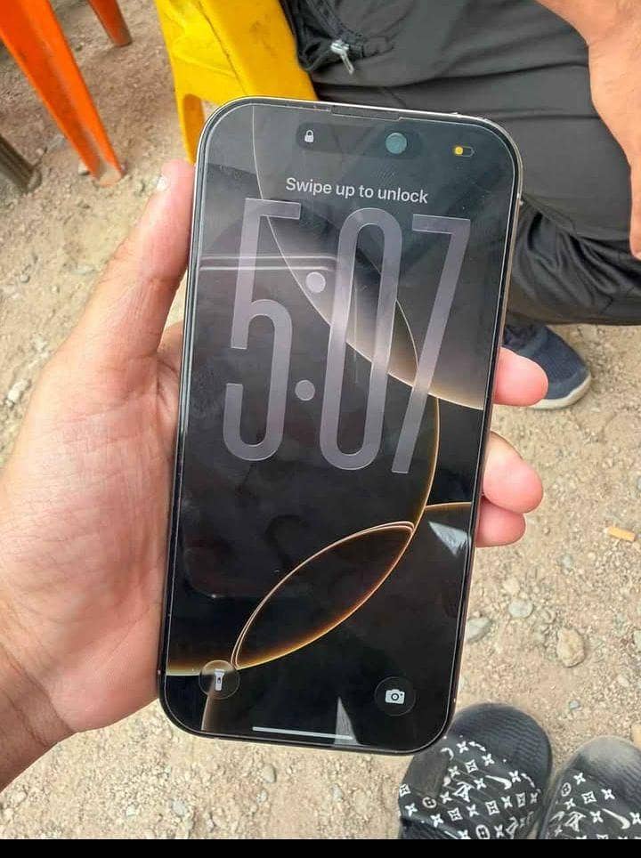 Apple iPhone 16 Pro 1