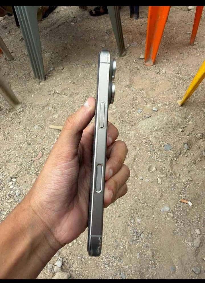 Apple iPhone 16 Pro 2