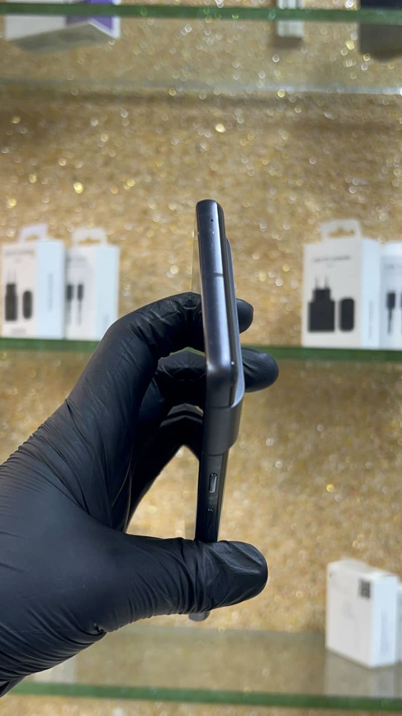 Google Pixel 7 4