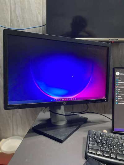 24inch Hp monitor with wires