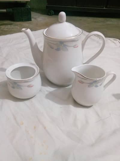 Elegant Floral Tea Set – Teapot, Milk Jug & Sugar Bowl