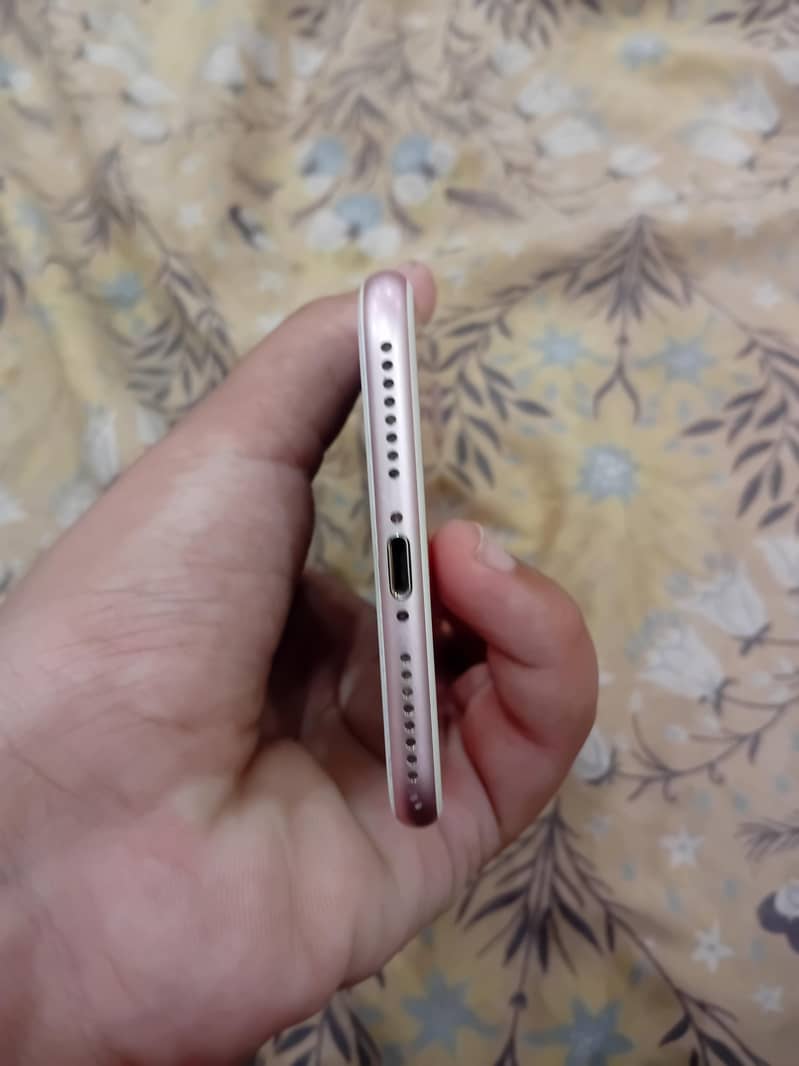 Apple iPhone 7 Plus 3