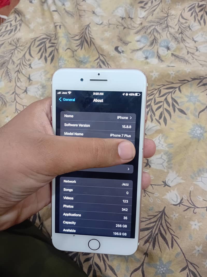 Apple iPhone 7 Plus 6
