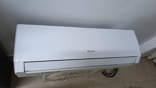 NEWLY GREE 1.5 INVERTER AC URGENT SALE