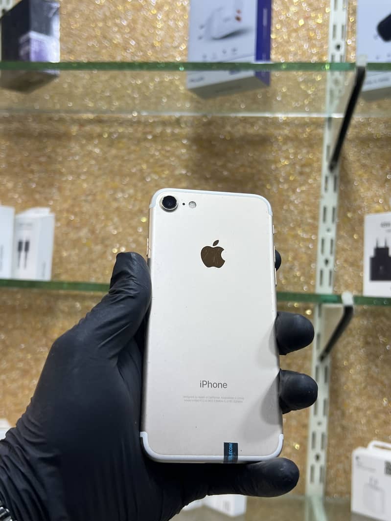 Apple iPhone 7 1
