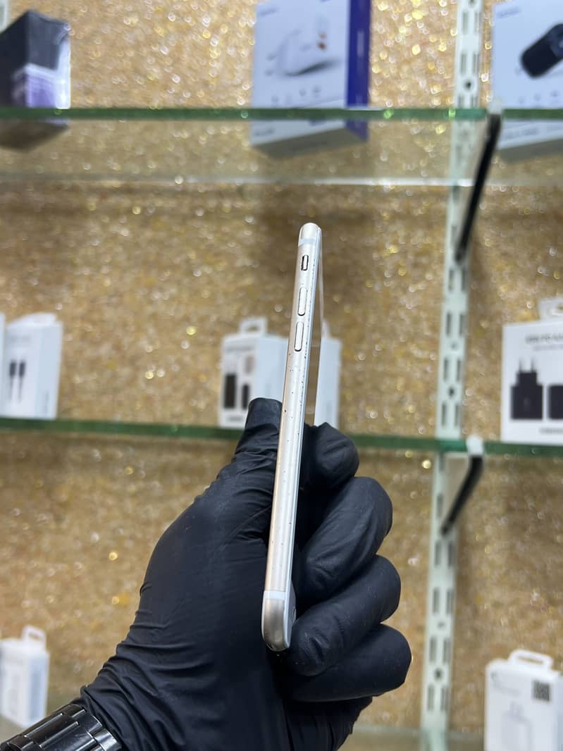 Apple iPhone 7 4