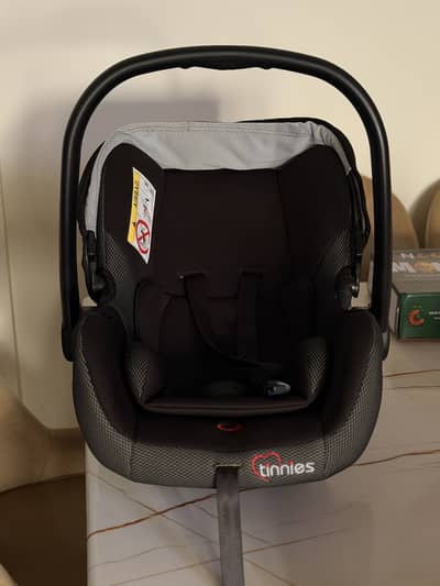 Tinnies carry cot + car seat