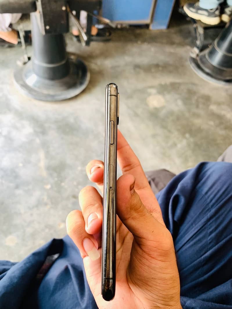 iPhone XS sim work 1
