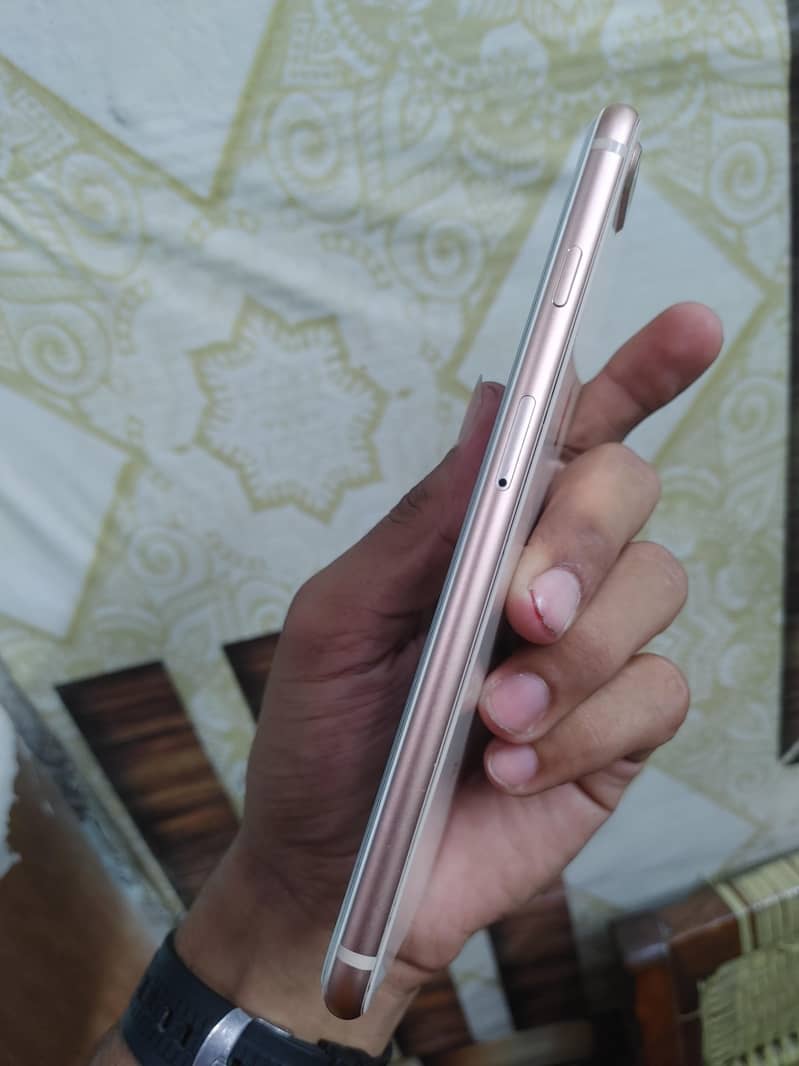 Apple iPhone 8 Plus 2