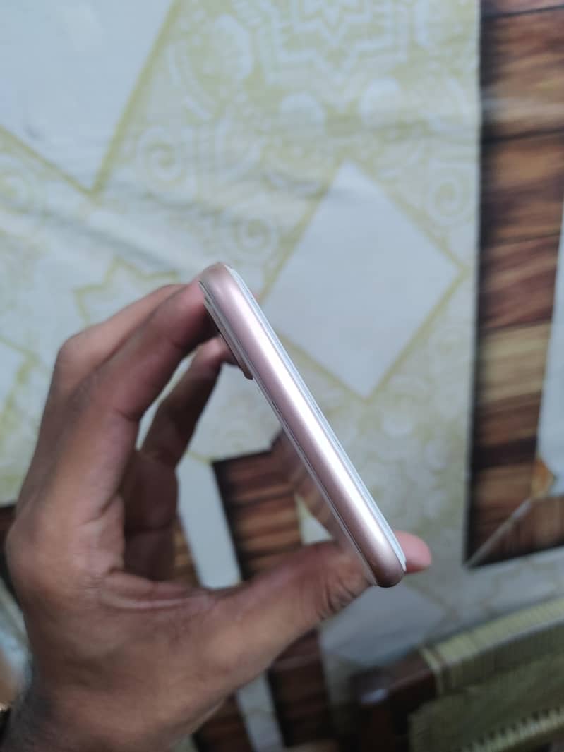 Apple iPhone 8 Plus 4