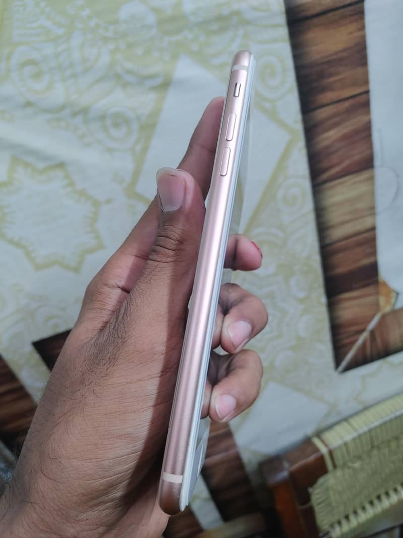 Apple iPhone 8 Plus 5