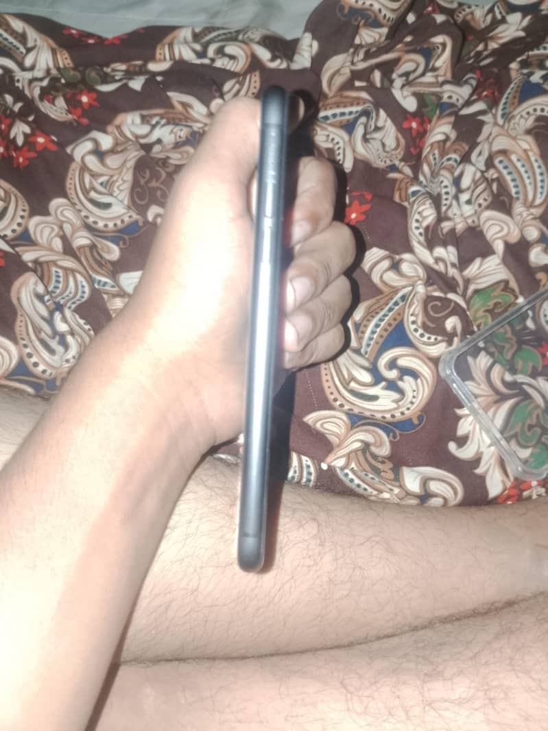 Apple iPhone 11 3