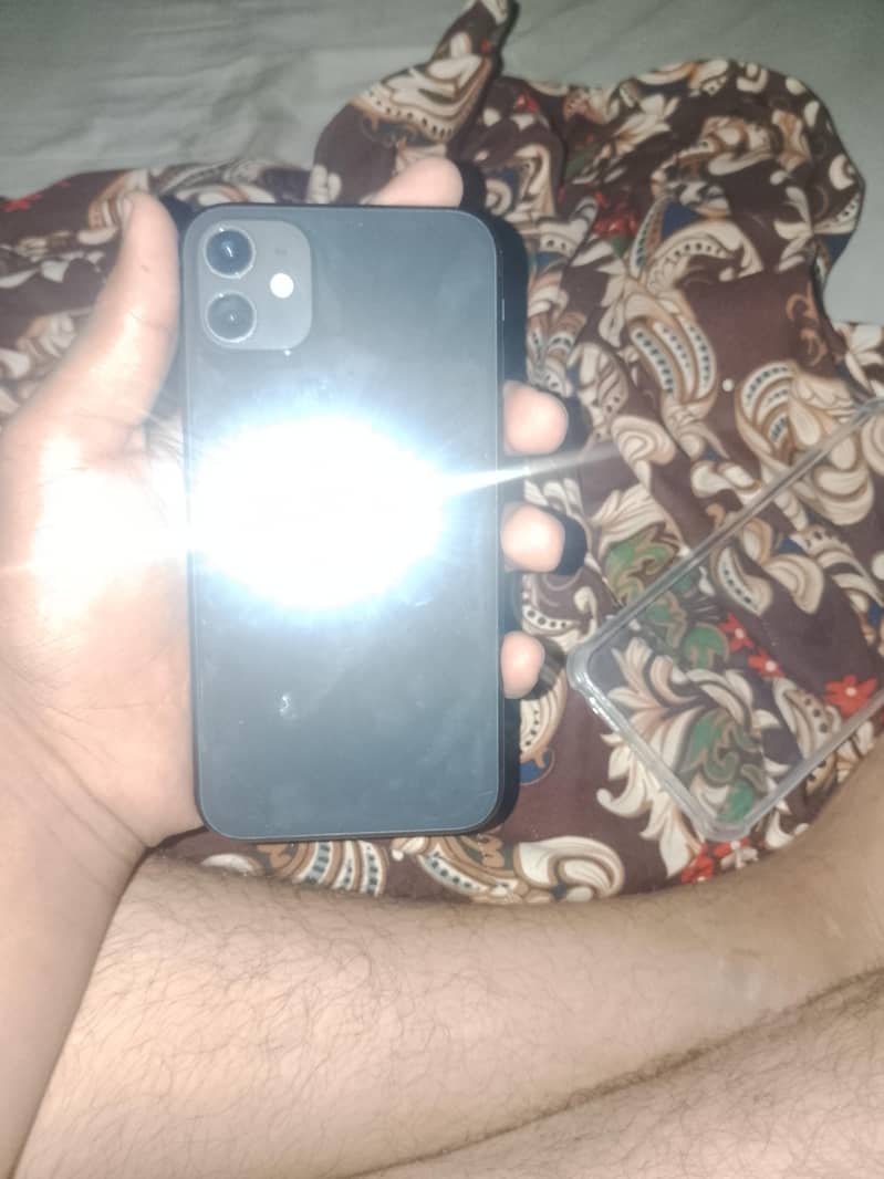Apple iPhone 11 4