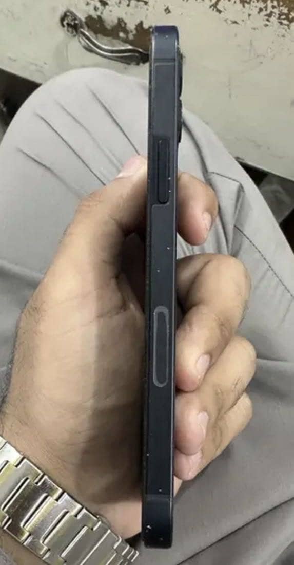 Apple iPhone 12 4
