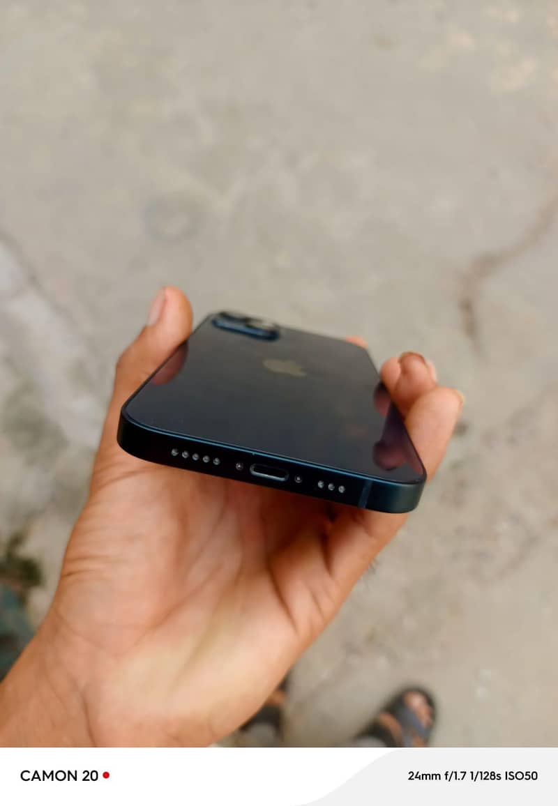 Apple iPhone 13 5