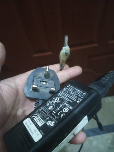 Toshiba 19 Volts charger 3.42Ampears dell Compaq Hp charger