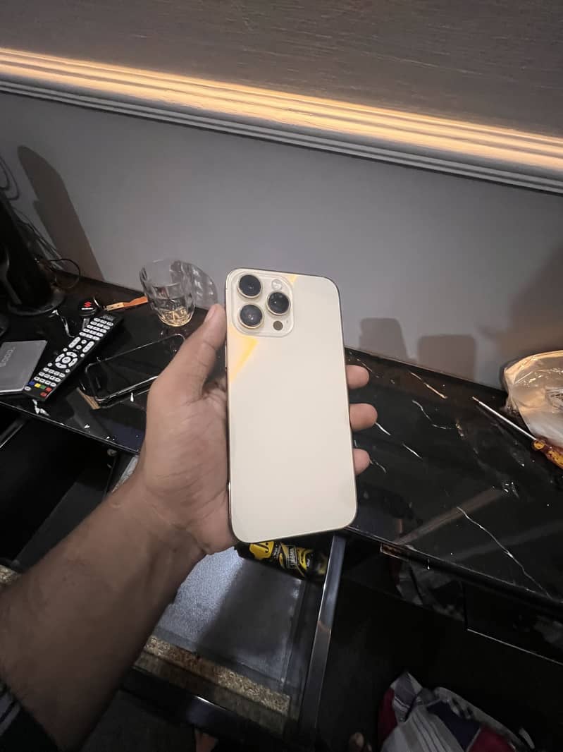 Apple iPhone 14 Pro Max 0