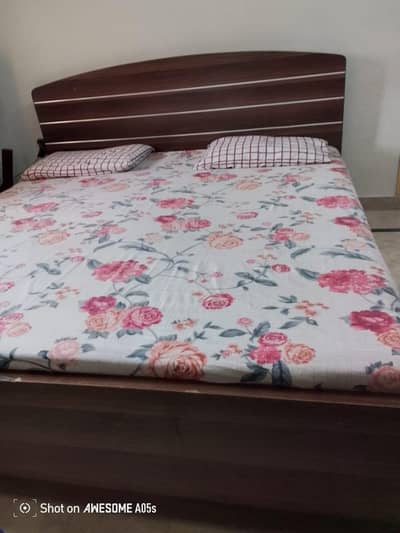 do-pat ki almari andr BHt space hn , bed with mattress