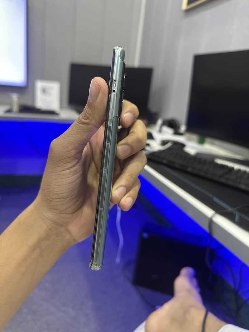 One Plus 10 Pro 4
