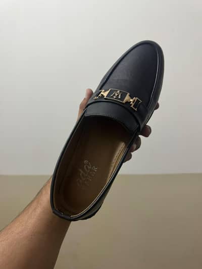 Black Men’s Loafers – Stylish Golden Chain |