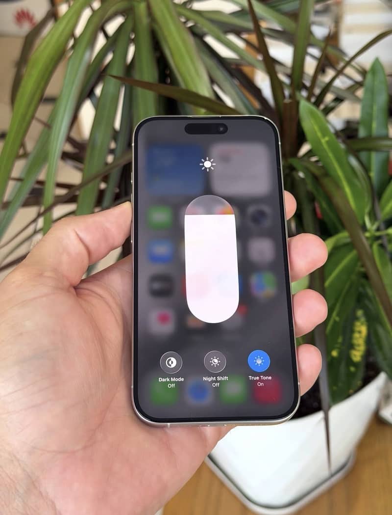 Apple iPhone 15 Pro 2