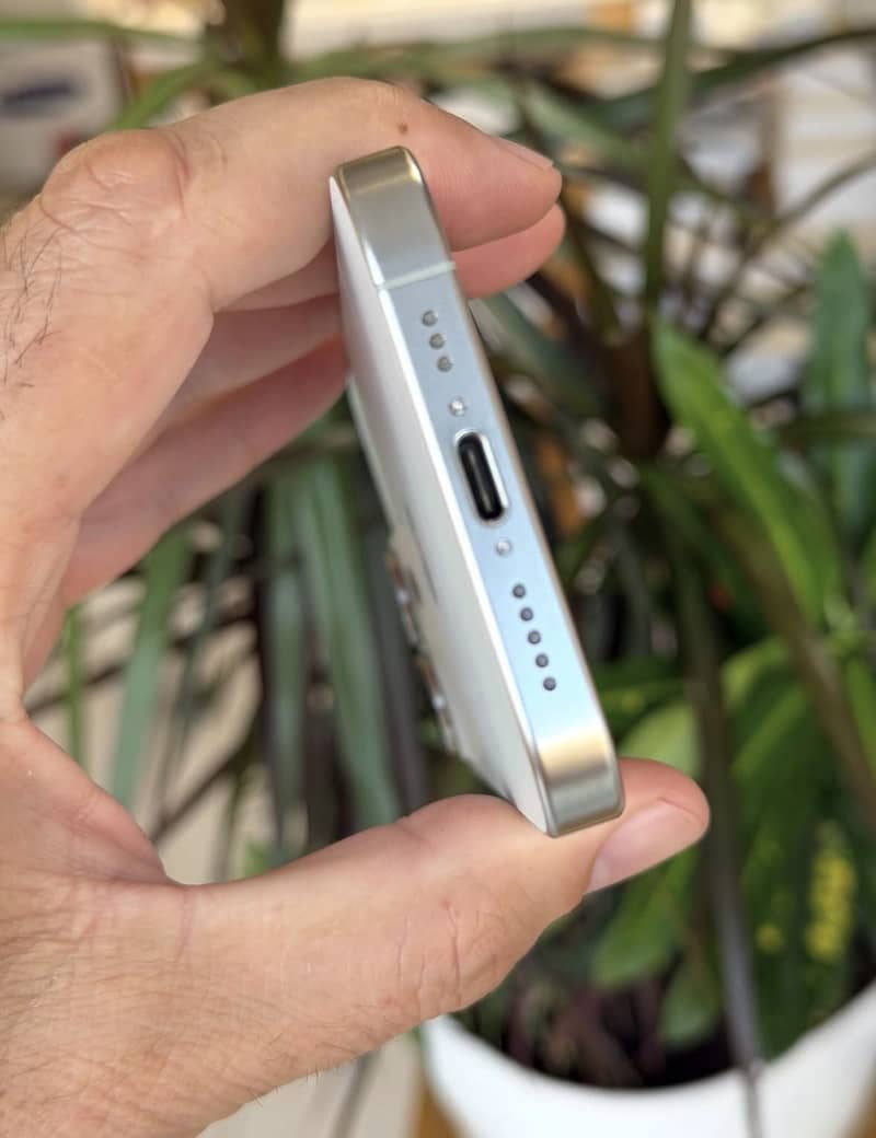 Apple iPhone 15 Pro 6