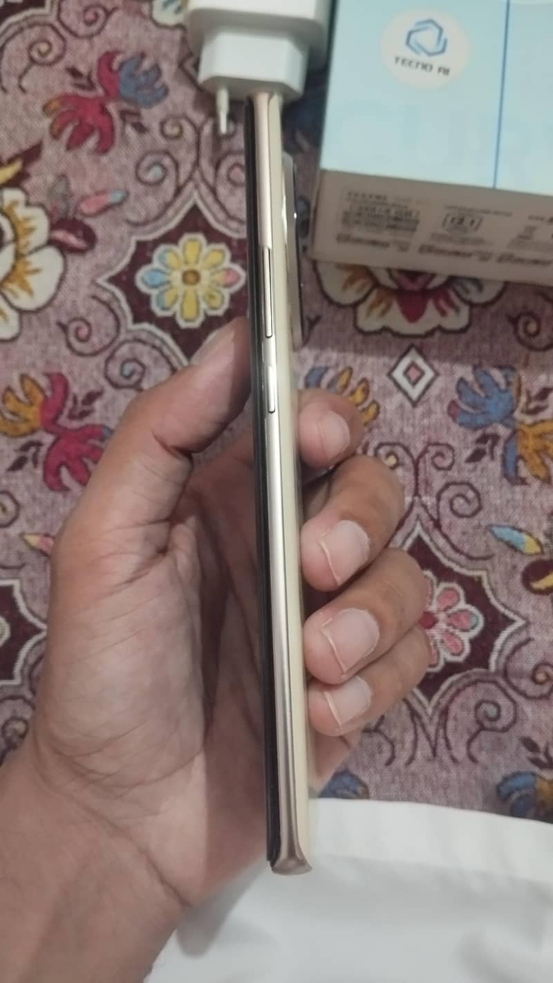 Tecno CAMON 30S 4