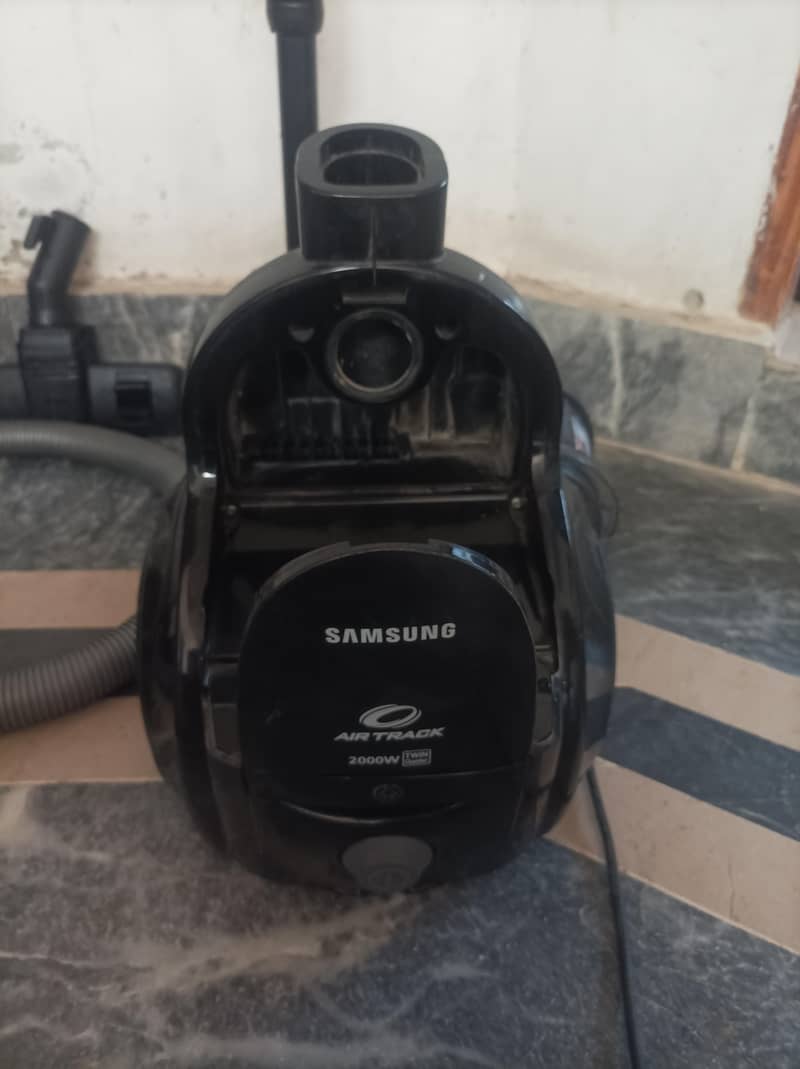 vacuum cleaner 7