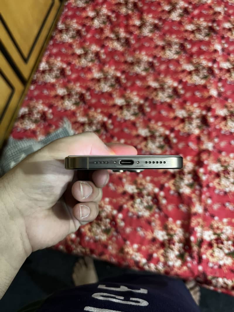 Apple iPhone 16 Pro Max 3