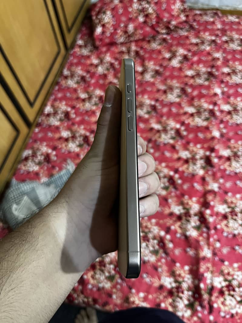 Apple iPhone 16 Pro Max 5