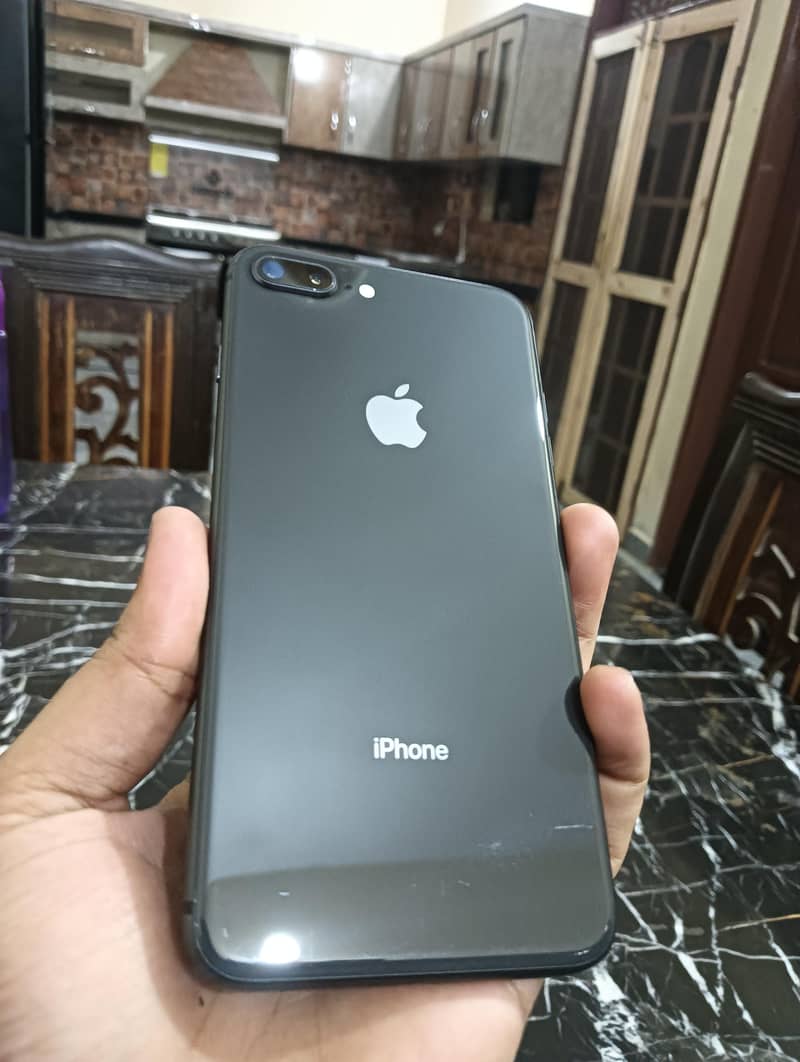 Apple iPhone 8 Plus 1