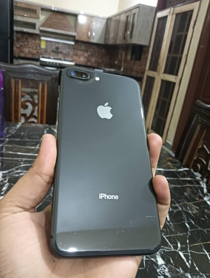 Apple iPhone 8 Plus 2